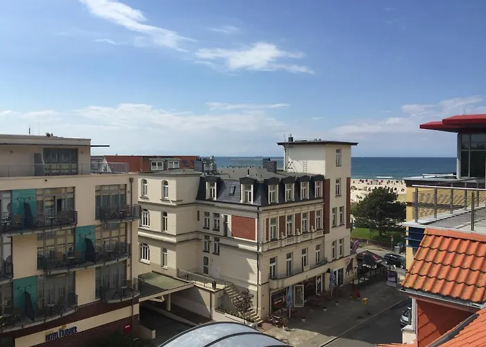 Ankerplatz Warnemuende - Direkte Strandnaehe Mit Leuchtturmblick